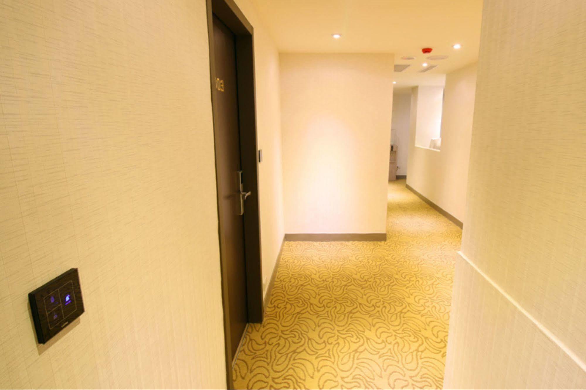 Simple Life Kaohsiung Otel Dış mekan fotoğraf